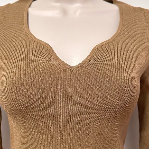 🔥DESIGNED IN LOS ANGELES Fitted Top🫶 - Picture 7 of 8